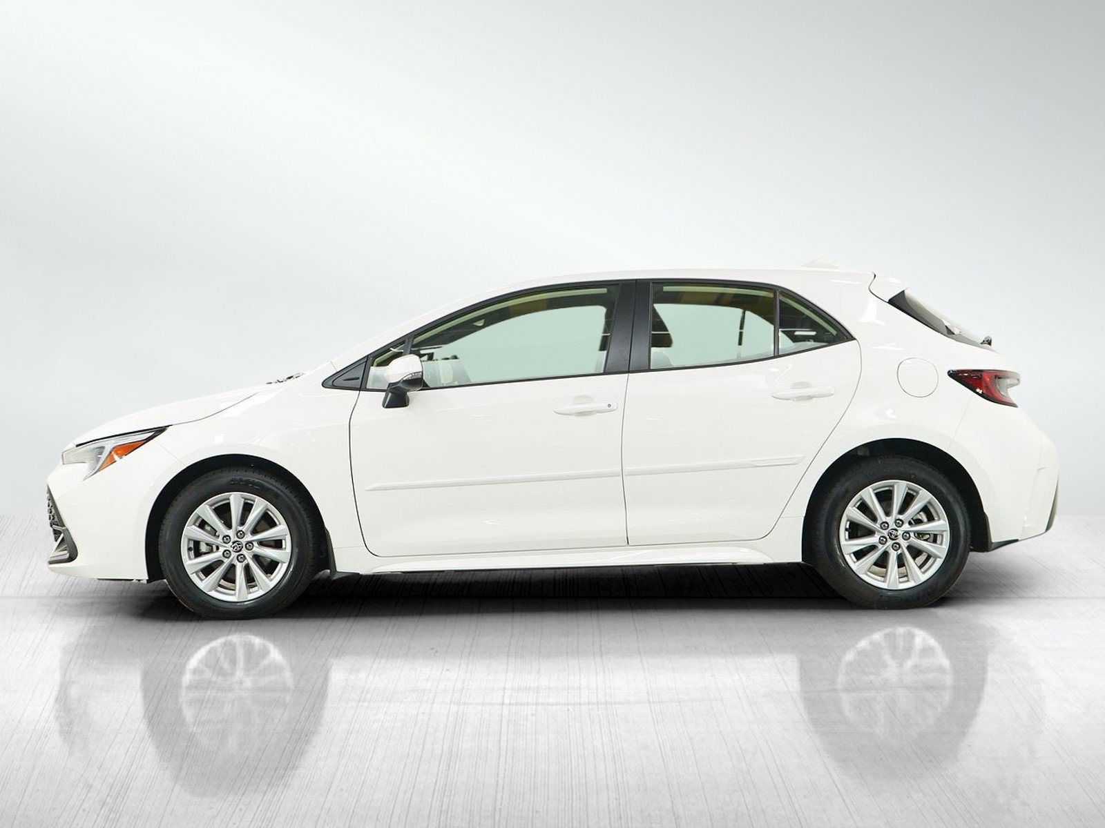 Used 2024 Toyota Corolla SE w/ SE Package FWD image 2
