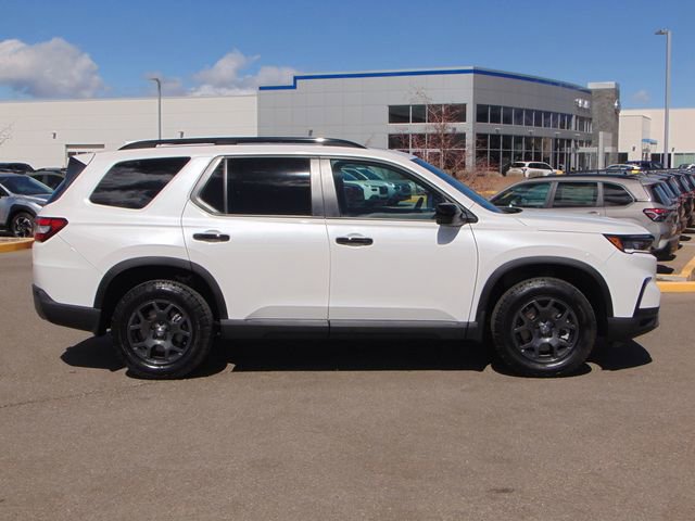 Certified 2025 Honda Pilot TrailSport image 3