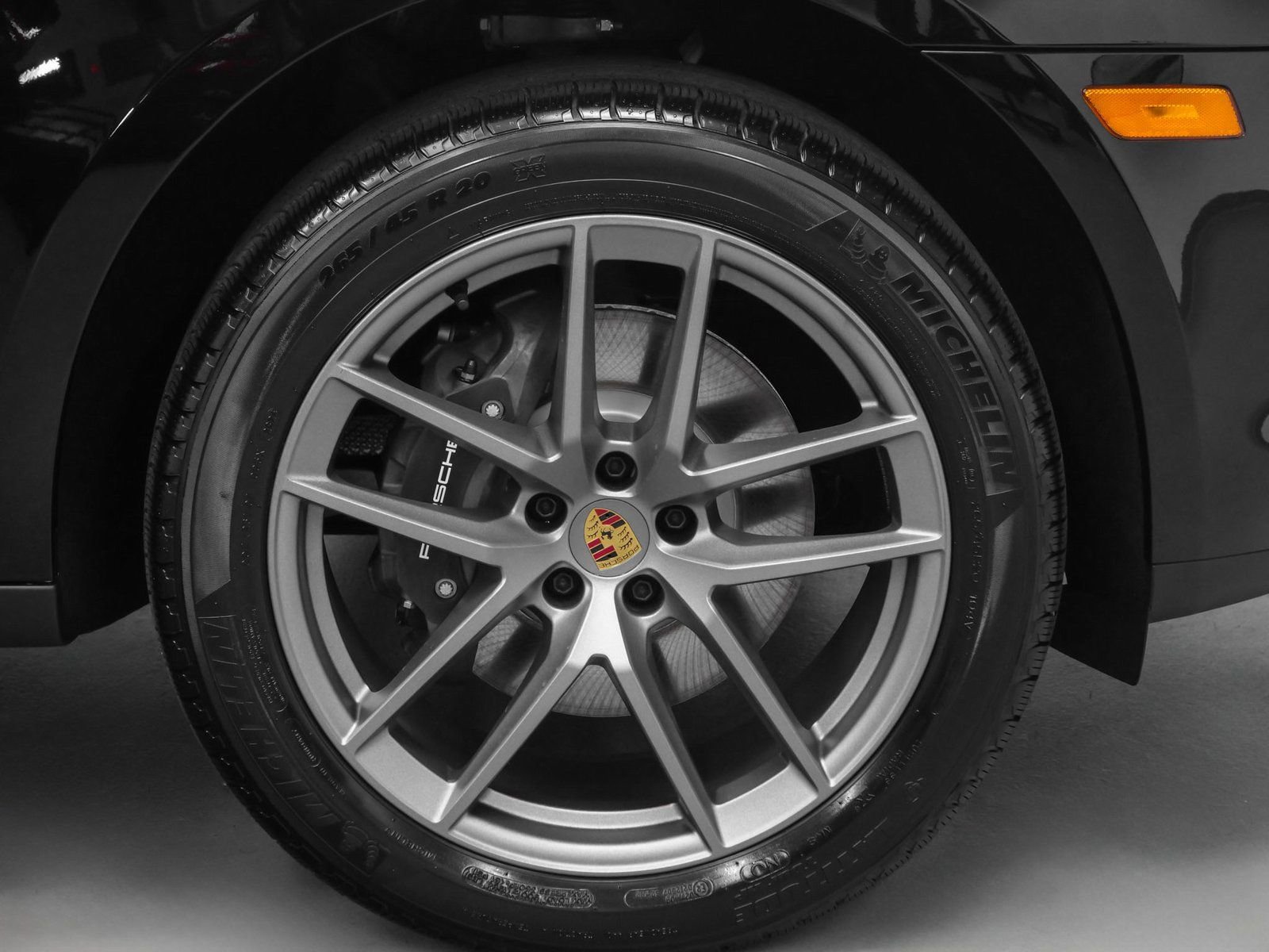 Certified 2025 Porsche Macan image 13