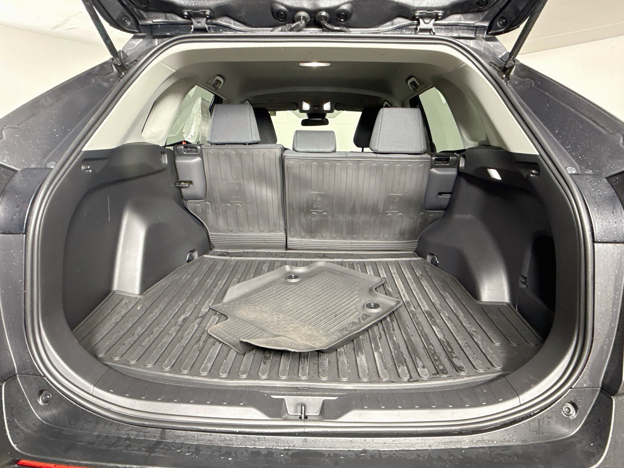 Used 2025 Toyota RAV4 LE FWD image 31