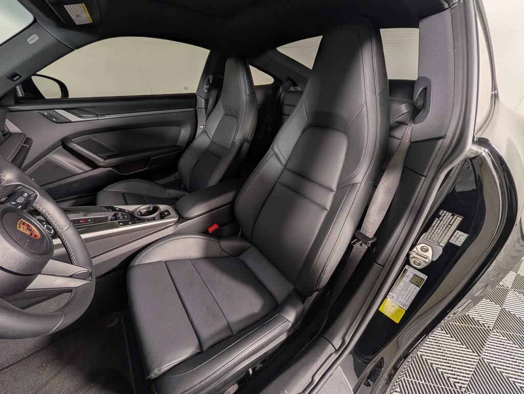 Certified 2025 Porsche 911 Carrera RWD image 5