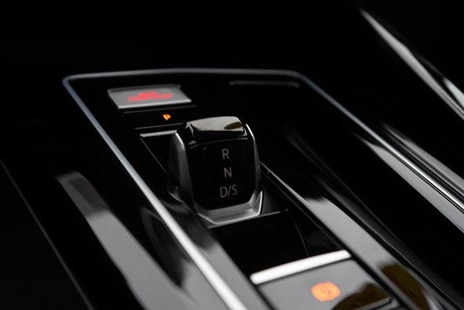 Certified 2023 Volkswagen GTI SE FWD image 21