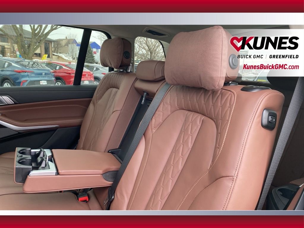 Used 2025 BMW X7 xDrive40i image 35