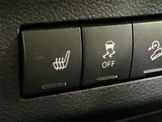 Used 2013 Jeep Wrangler Unlimited Rubicon w/ Dual Top Group image 20