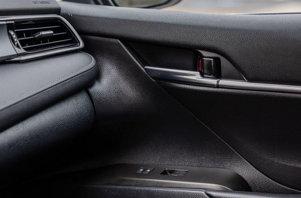 Used 2021 Toyota Camry SE image 20