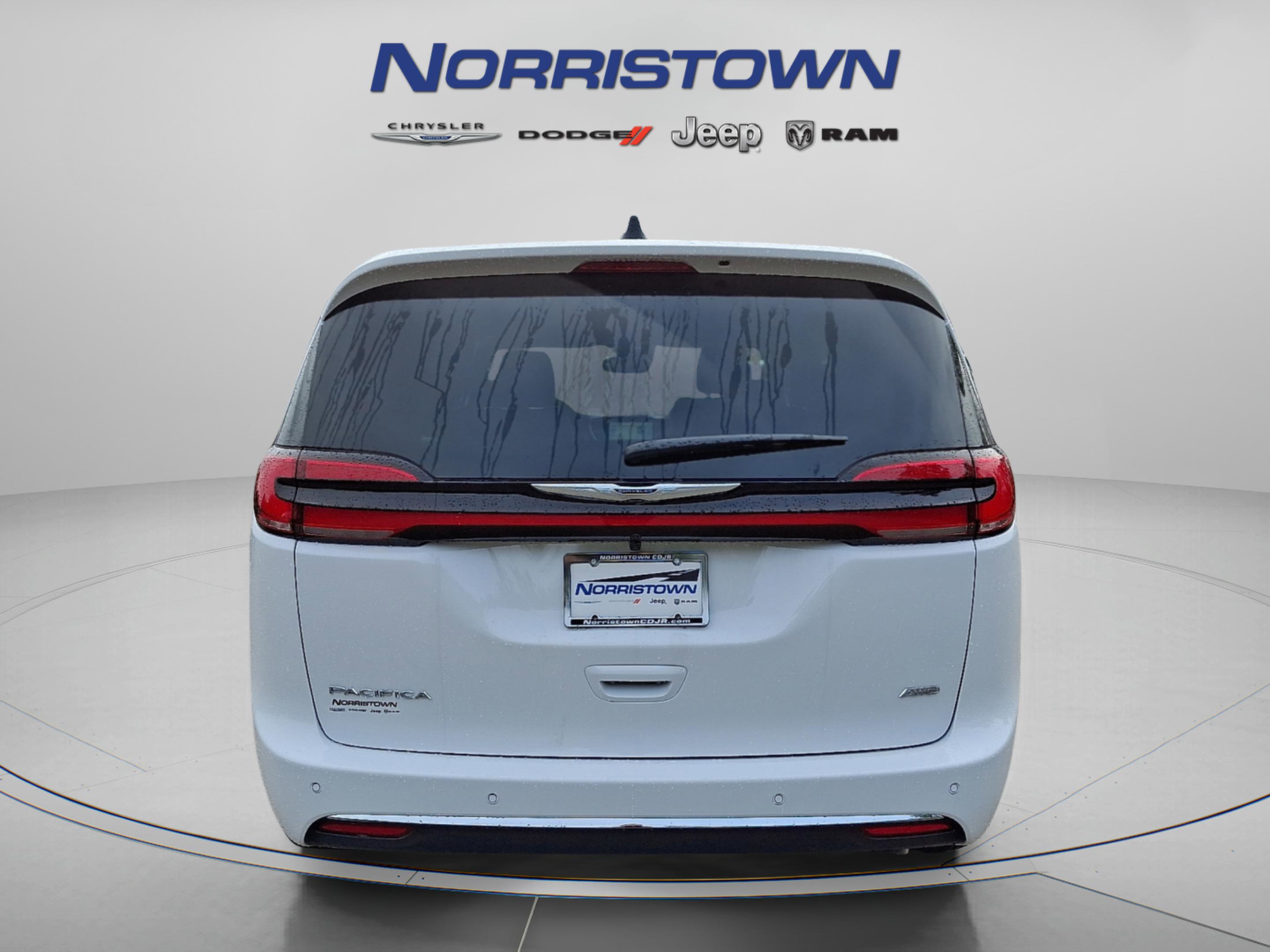 New 2026 Chrysler Pacifica Select image 4