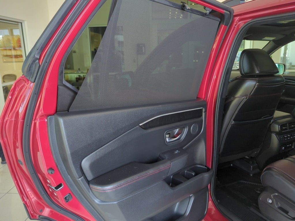 Used 2025 Honda Pilot Black Edition image 30