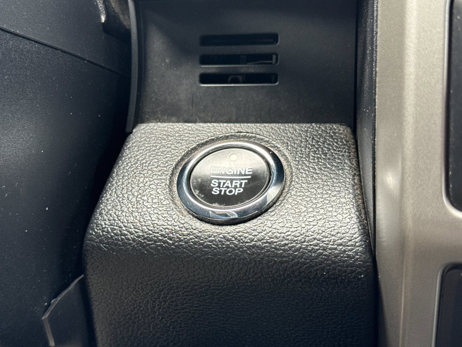 Used 2019 Ford F150 Lariat w/ Equipment Group 502A Luxury AWD/4WD image 25