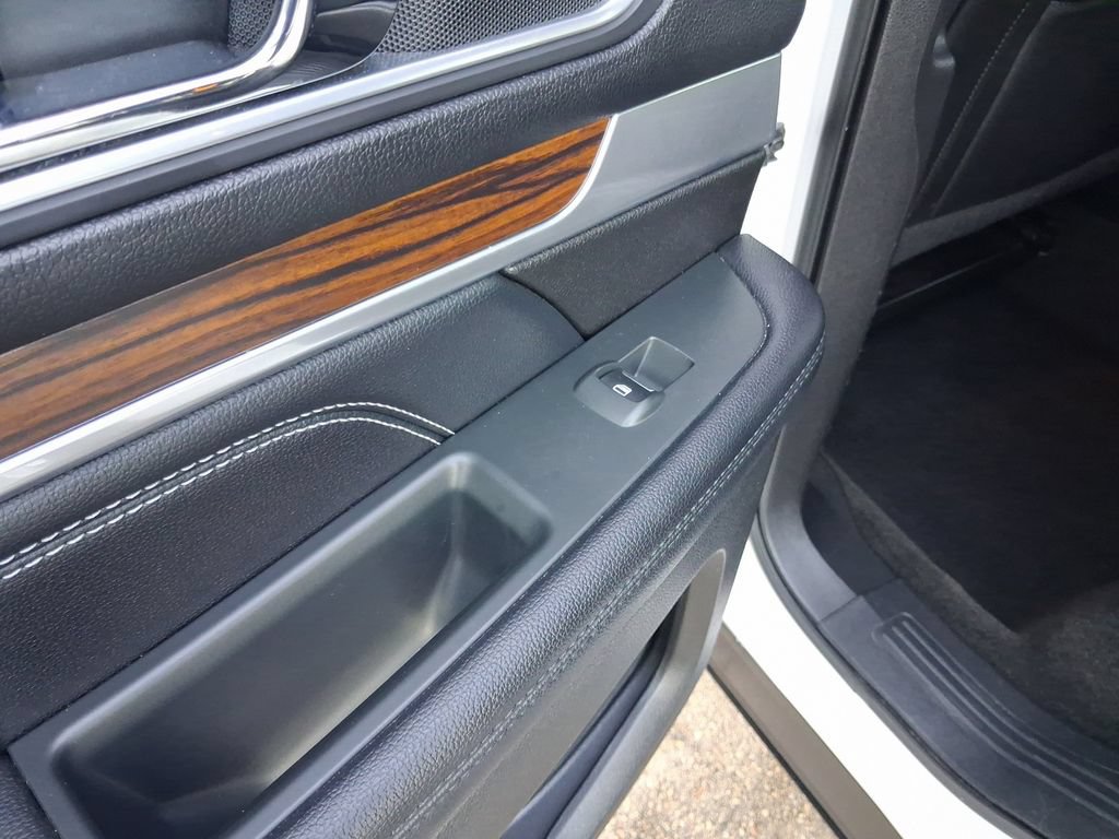 Used 2016 Ford Explorer Limited w/ Equipment Group 301A FWD image 17