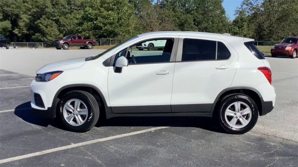 Certified 2022 Chevrolet Trax LS w/ Tint and Cruise Package image 5