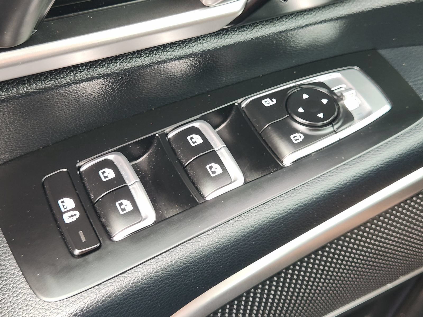 Used 2024 Kia Telluride LX FWD image 25