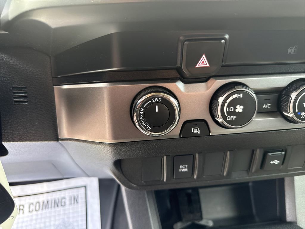 Used 2020 Toyota Tacoma SR image 33