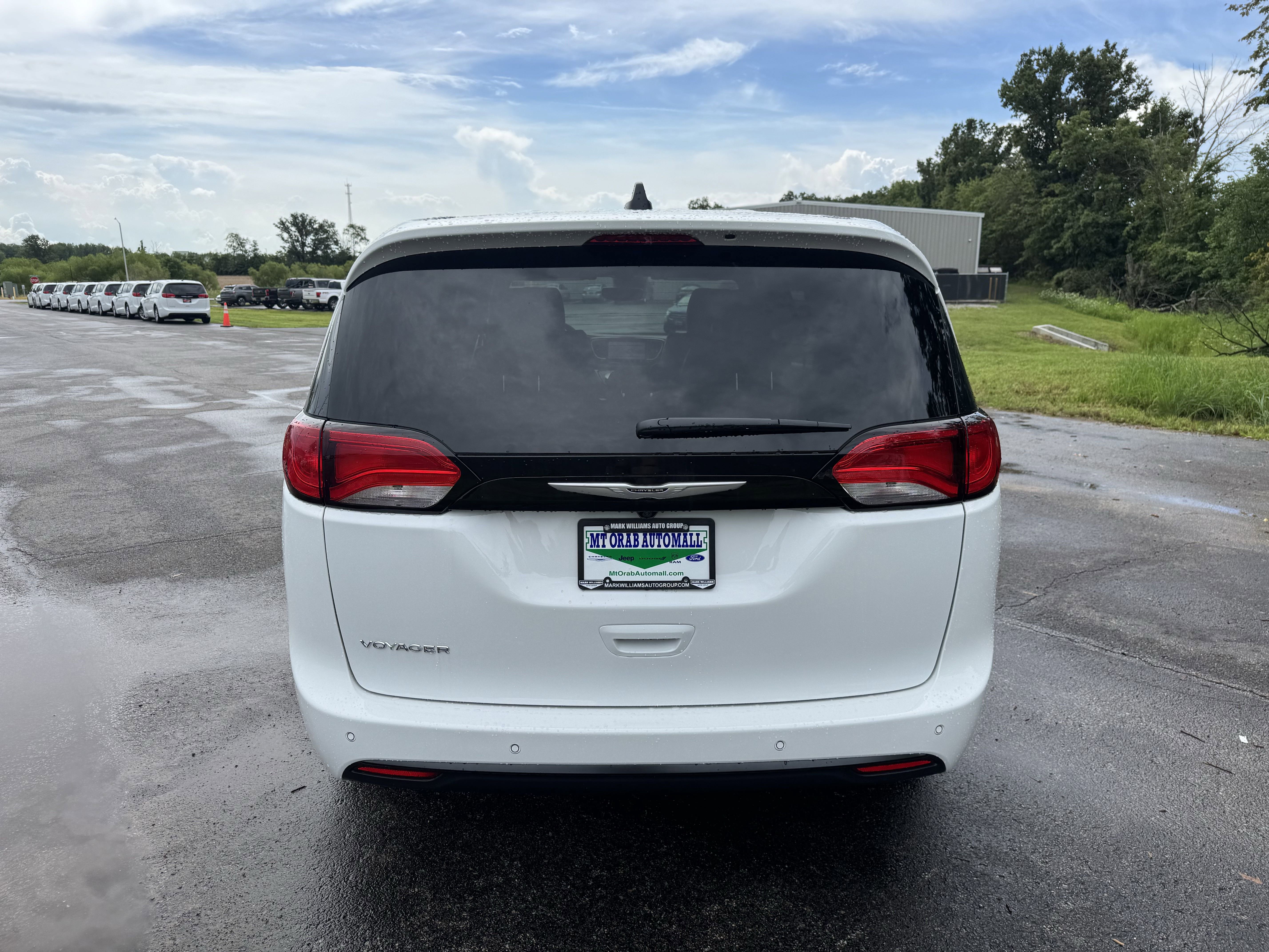 New 2025 Chrysler Voyager LX image 27