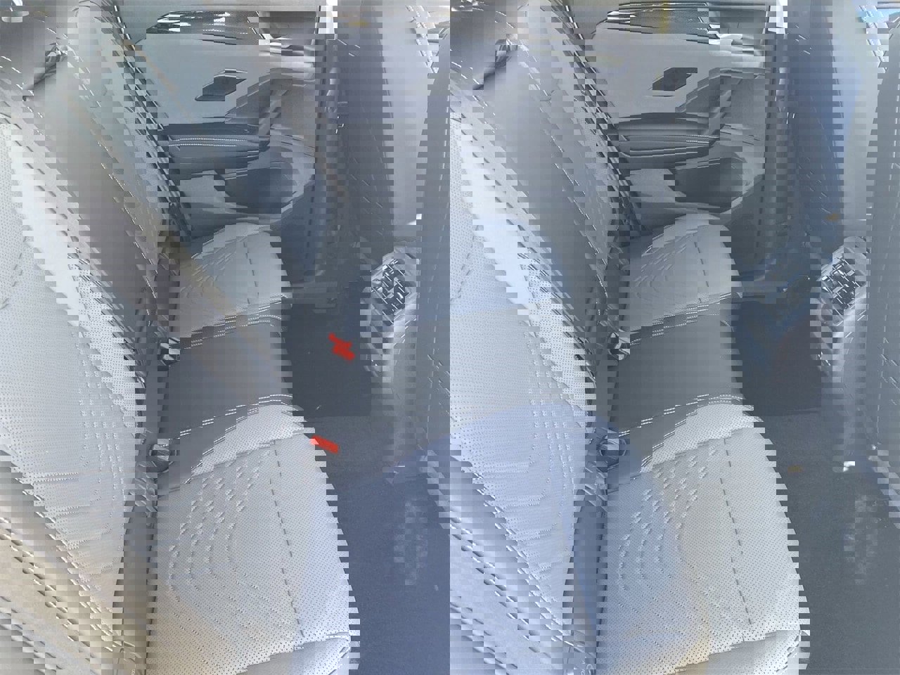 New 2025 Volkswagen Tiguan SE image 9