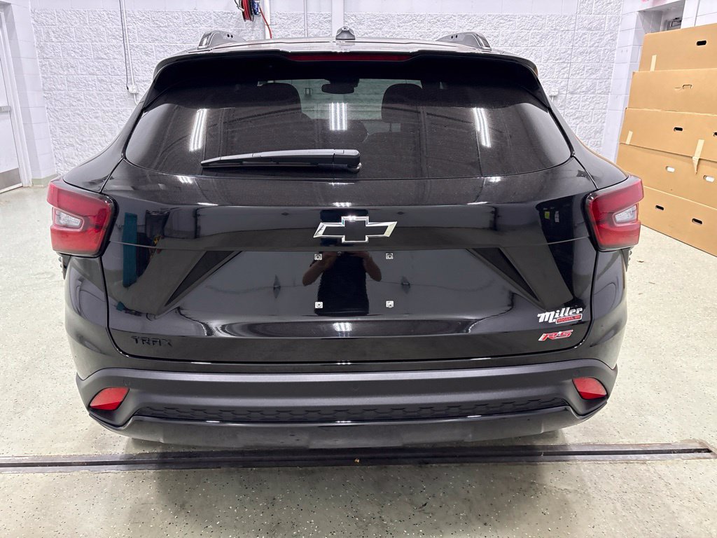 Used 2025 Chevrolet Trax RS w/ Sunroof Package FWD image 5