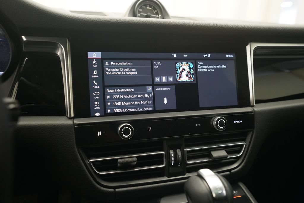 Certified 2022 Porsche Macan AWD/4WD image 23