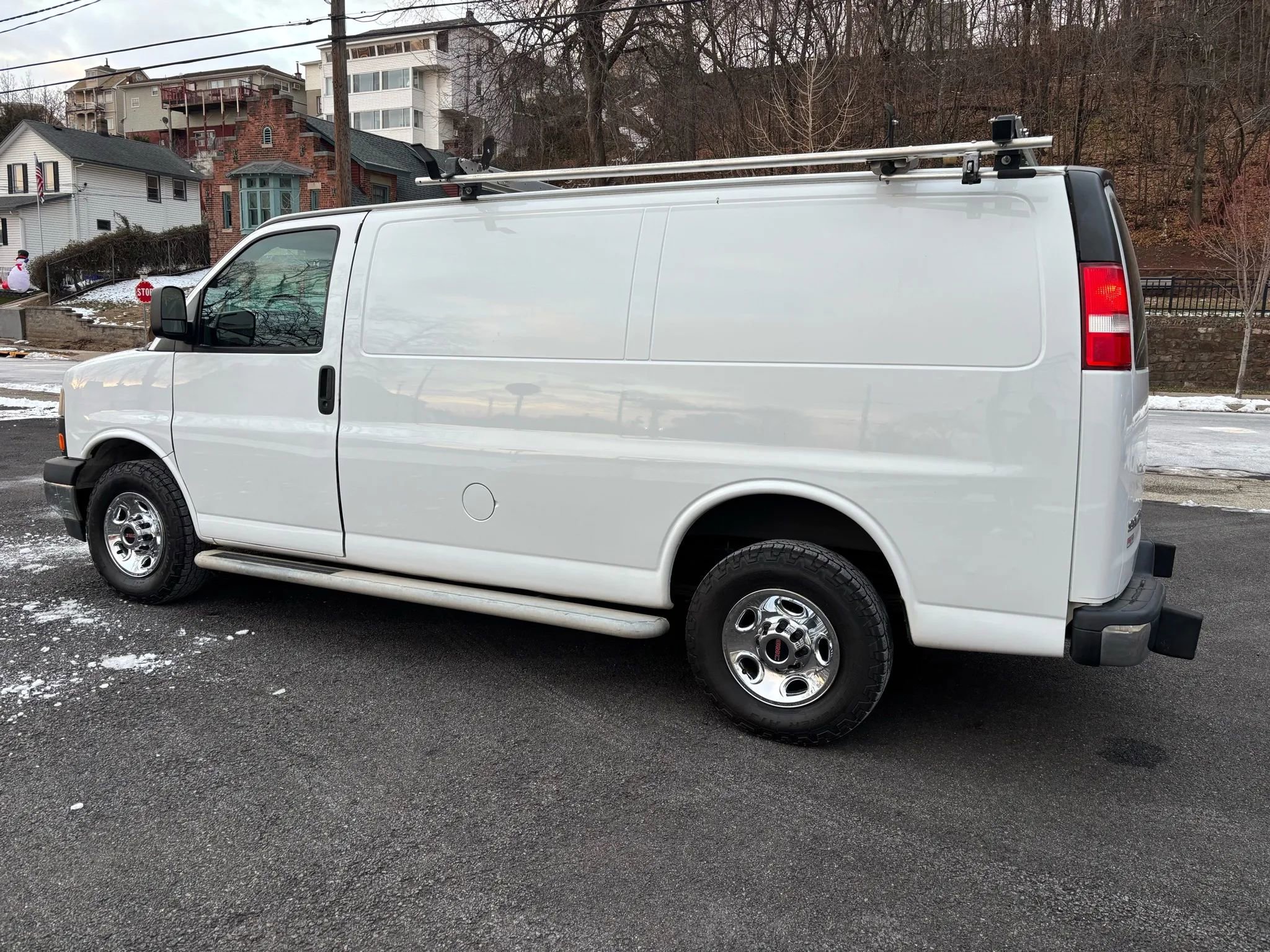 Used 2017 GMC Savana 2500 image 3