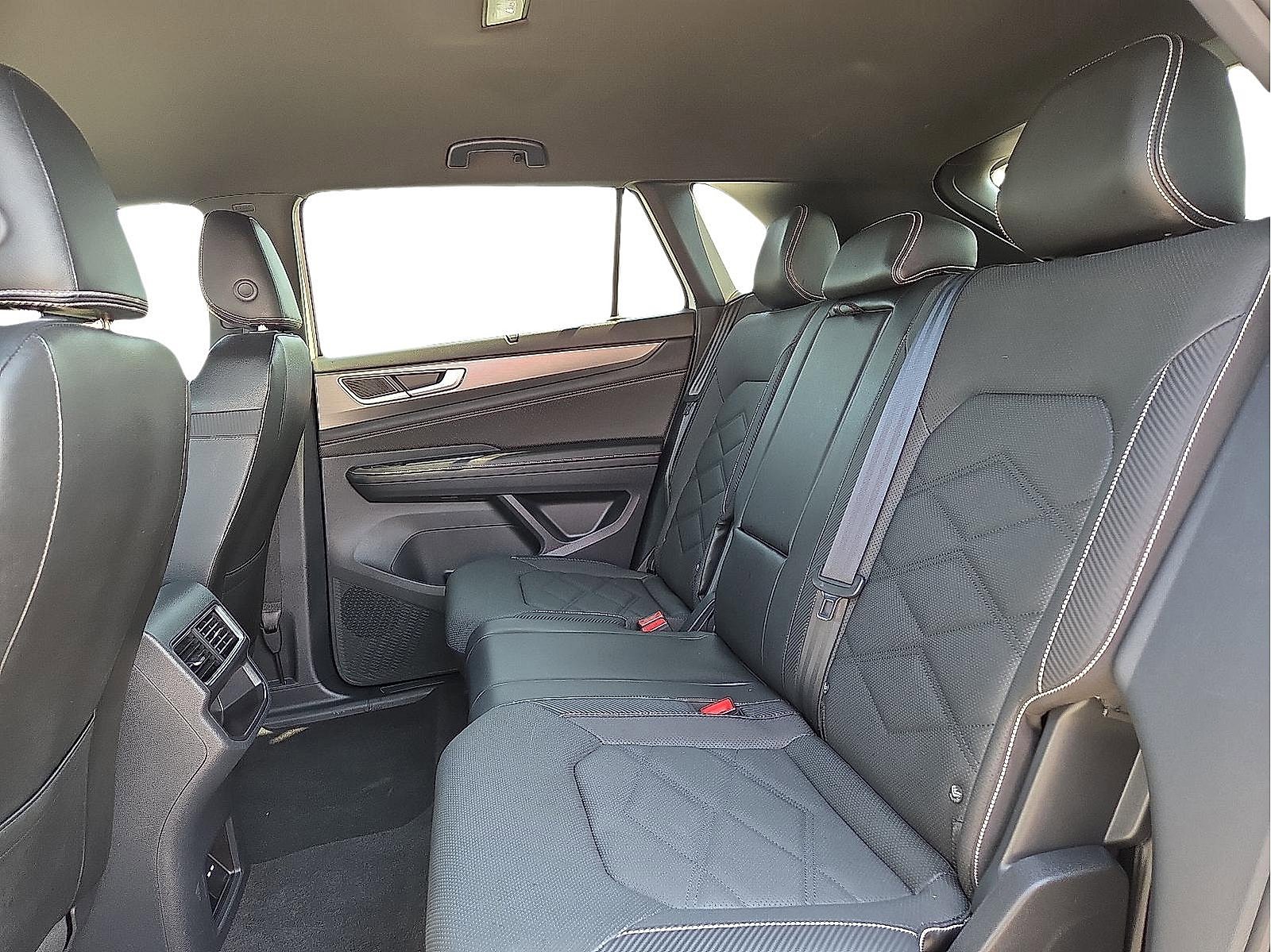 Used 2024 Volkswagen Atlas Cross Sport SE image 10