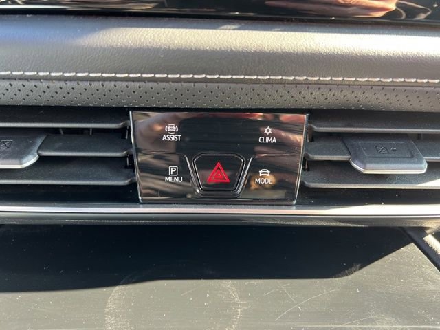 Used 2024 Volkswagen Atlas Cross Sport SE image 19