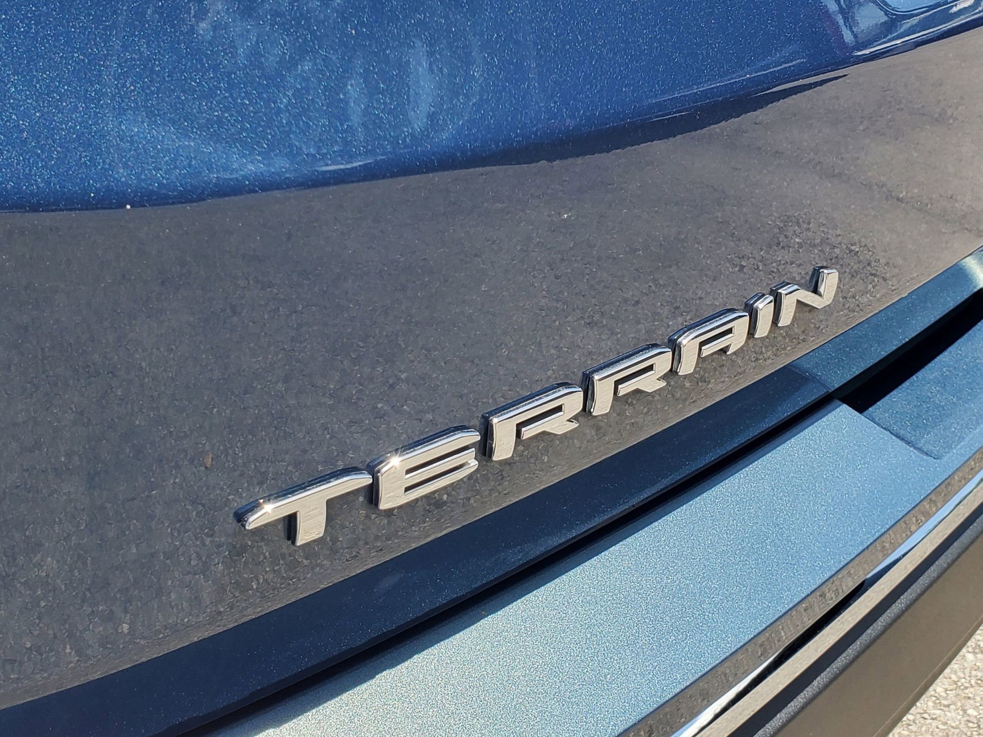 Used 2024 GMC Terrain SLT w/ LPO, Floor Liner Package AWD/4WD image 6