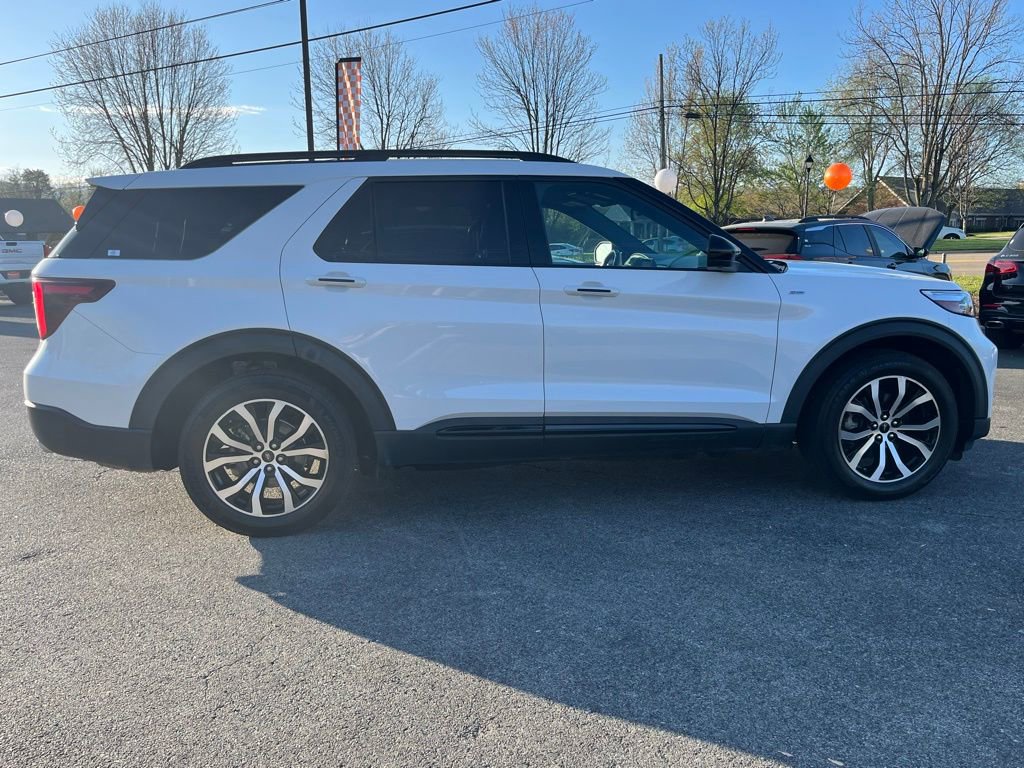 Used 2022 Ford Explorer ST-Line w/ Class IV Trailer Tow Package RWD image 9
