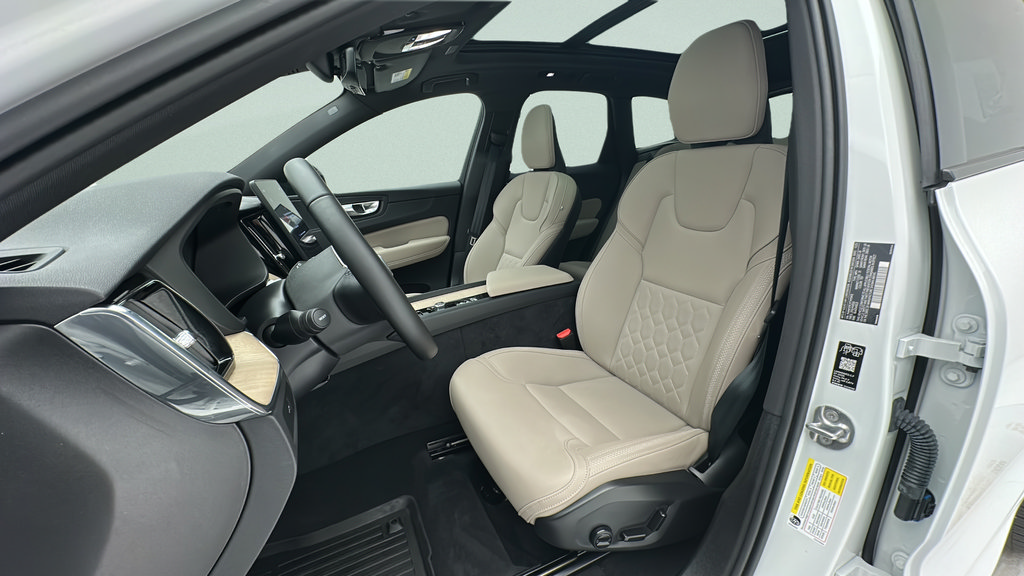 Used 2026 Volvo XC60 B5 Plus AWD/4WD image 14