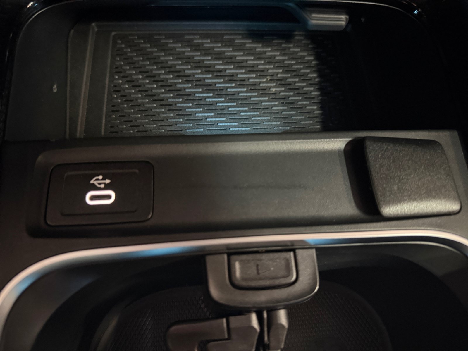 Used 2025 Mercedes-Benz GLB 250 image 25