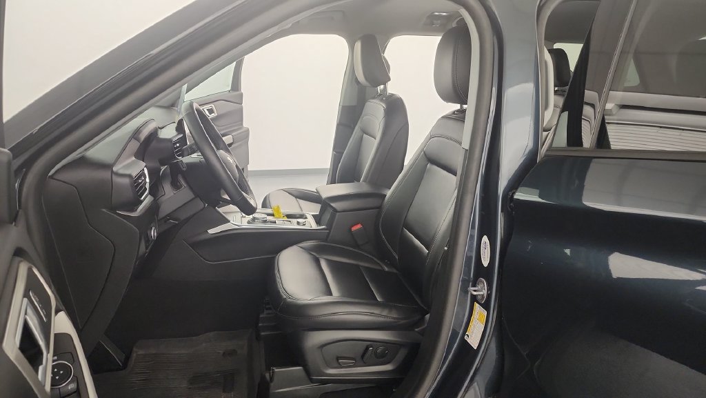 Used 2024 Ford Explorer XLT w/ Equipment Group 202A AWD/4WD image 15