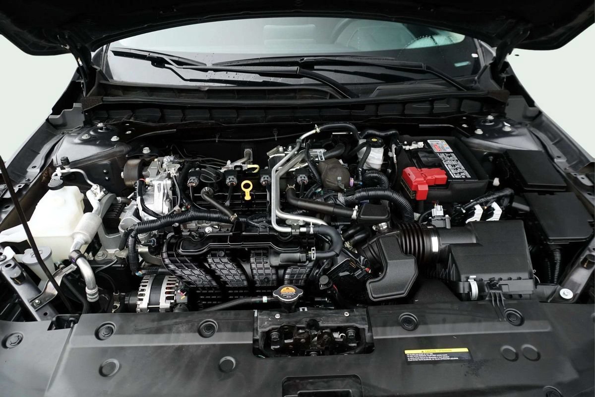 Used 2025 Nissan Altima 2.5 SV FWD image 11