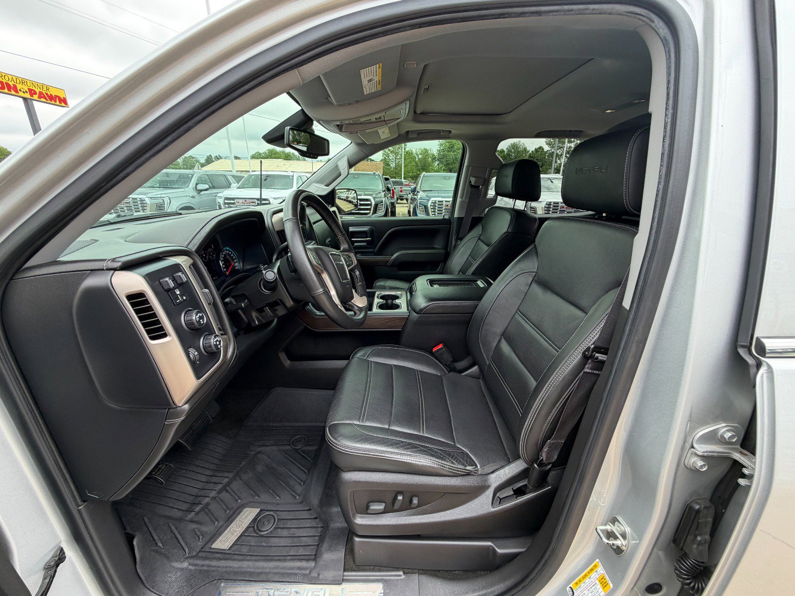 Used 2017 GMC Sierra 1500 Denali w/ Denali Ultimate Package AWD/4WD image 7