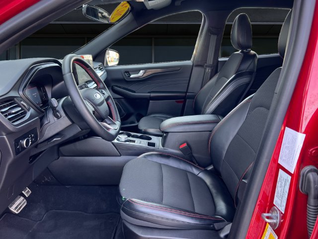 Certified 2024 Ford Escape ST-Line w/ Tech Pack #1 AWD/4WD image 9
