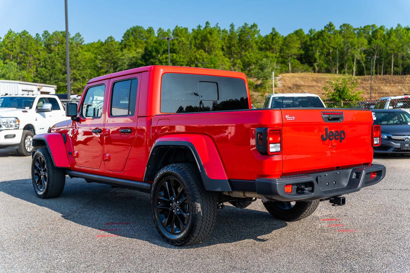 Used 2024 Jeep Gladiator Sport AWD/4WD image 7