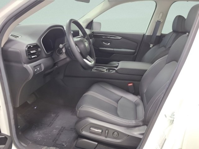 Used 2025 Honda Pilot Touring image 24
