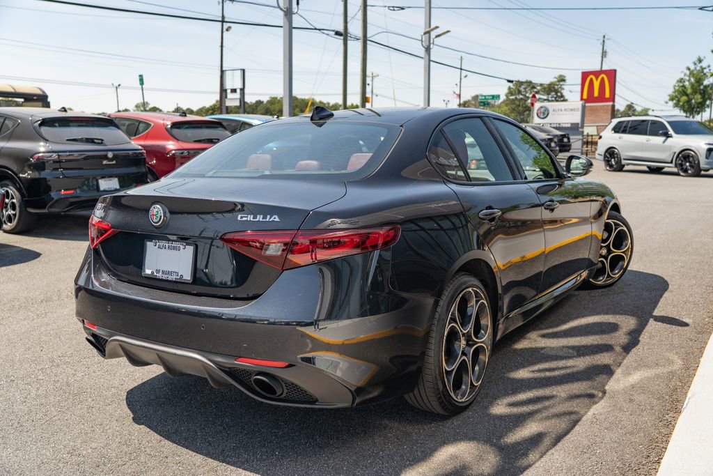 Used 2022 Alfa Romeo Giulia Veloce AWD/4WD image 9