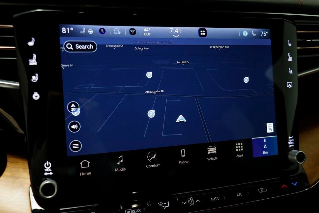 Used 2024 Jeep Grand Wagoneer L Series III image 10