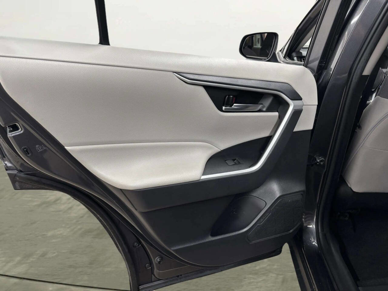 Used 2021 Toyota RAV4 XLE image 13