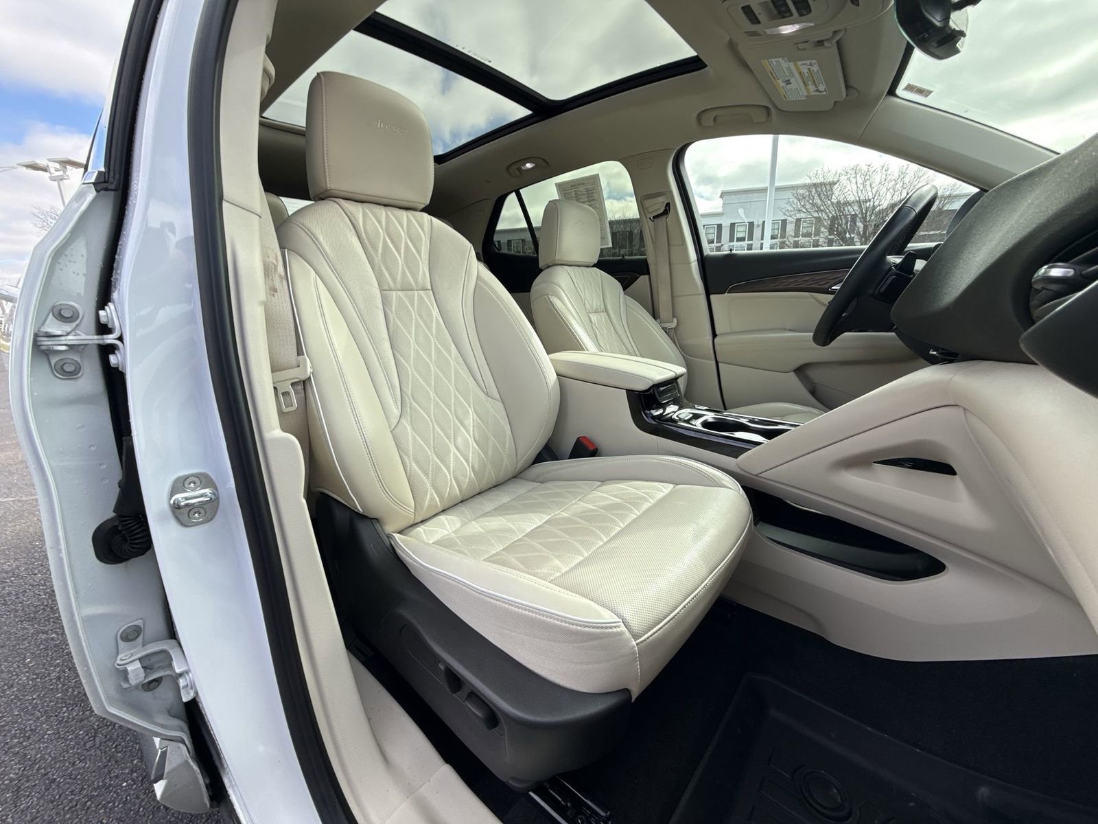 Used 2023 Buick Envision Avenir image 25