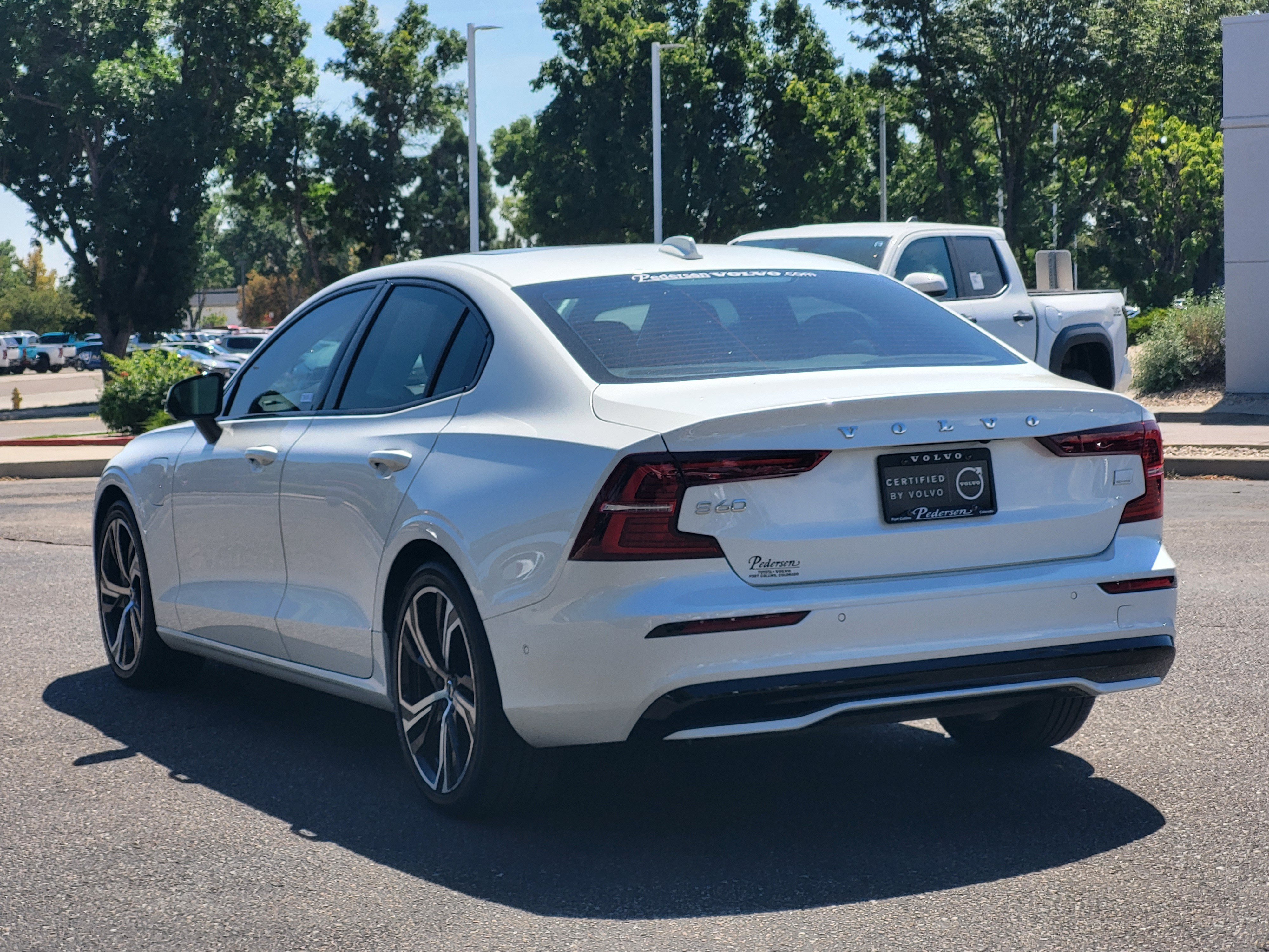 Certified 2023 Volvo S60 T8 Ultimate w/ Climate Package AWD/4WD image 3