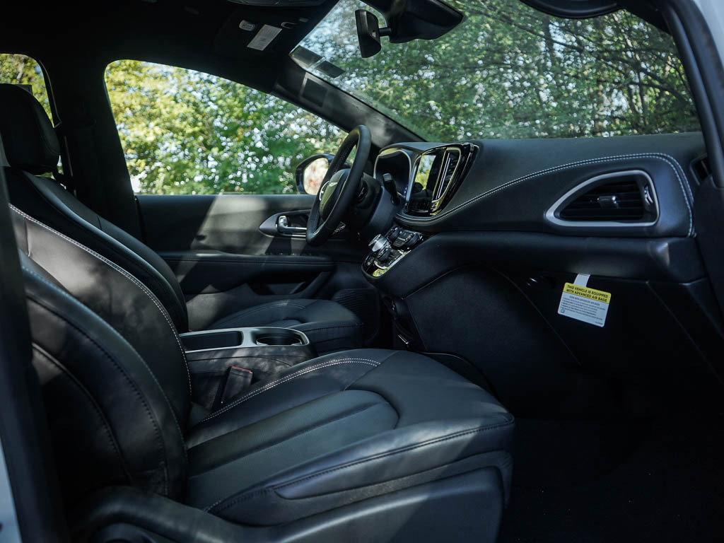 New 2026 Chrysler Pacifica Select AWD/4WD image 11