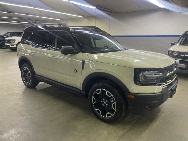 Certified 2025 Ford Bronco Sport Outer Banks w/ Outer Banks Tech Package+ AWD/4WD image 1