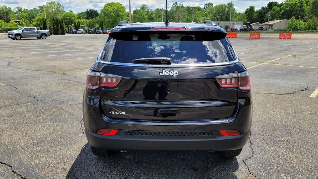 Used 2024 Jeep Compass Latitude AWD/4WD image 10