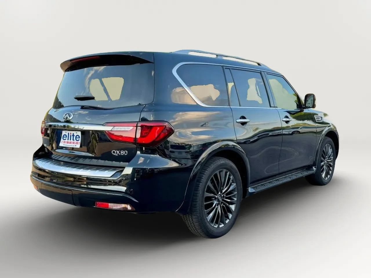 Used 2024 INFINITI QX80 Premium Select w/ Cargo Package AWD/4WD image 7