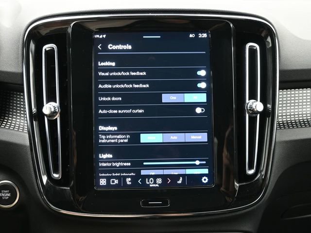 Used 2024 Volvo XC40 B5 Plus image 16