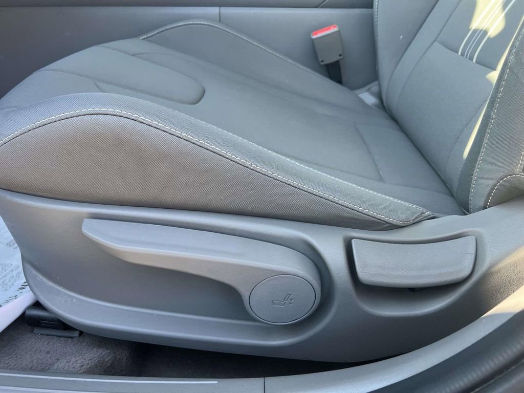 Certified 2023 Hyundai Elantra SEL w/ Preferred Accessory Package image 17