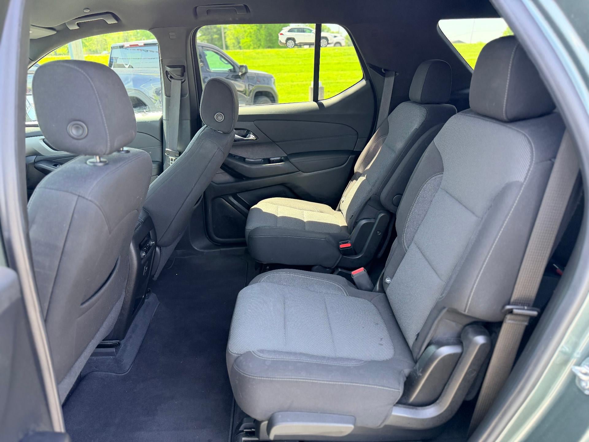 Used 2022 Chevrolet Traverse LT FWD image 11