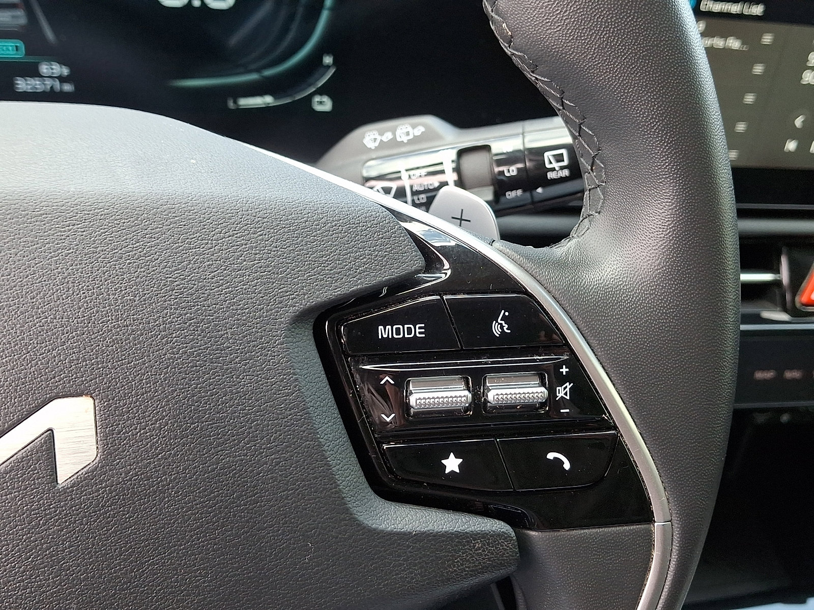 Used 2024 Kia Niro EX image 23