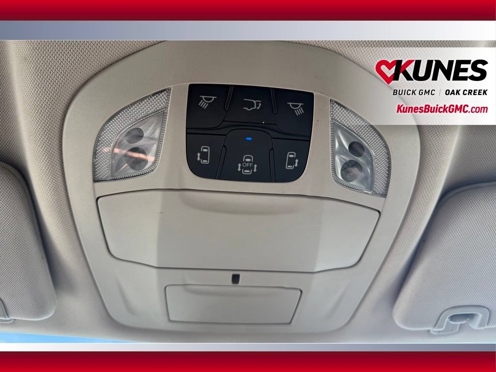 Used 2023 Chrysler Pacifica Touring-L FWD image 28