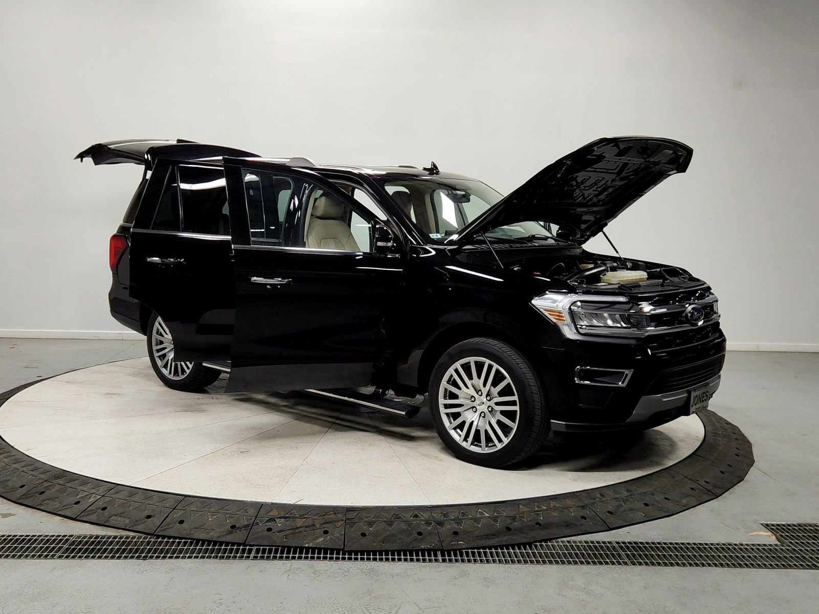 Used 2023 Ford Expedition Limited image 9