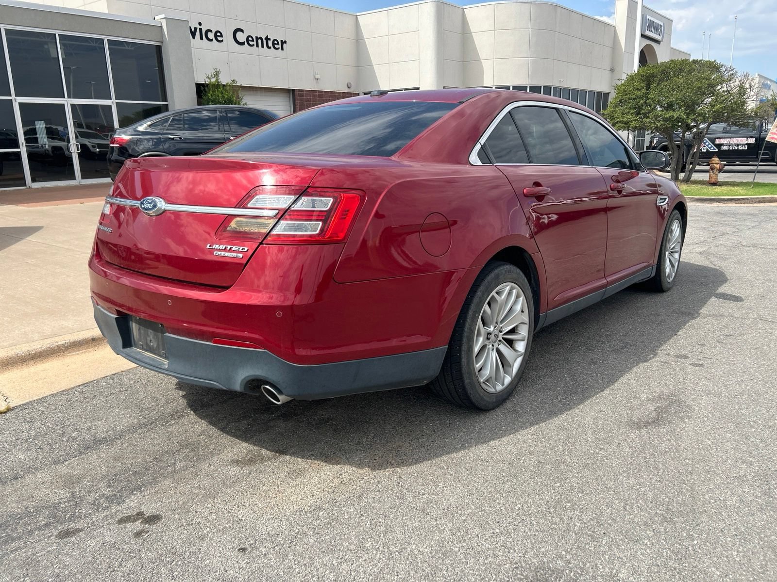 Used 2014 Ford Taurus Limited FWD image 5