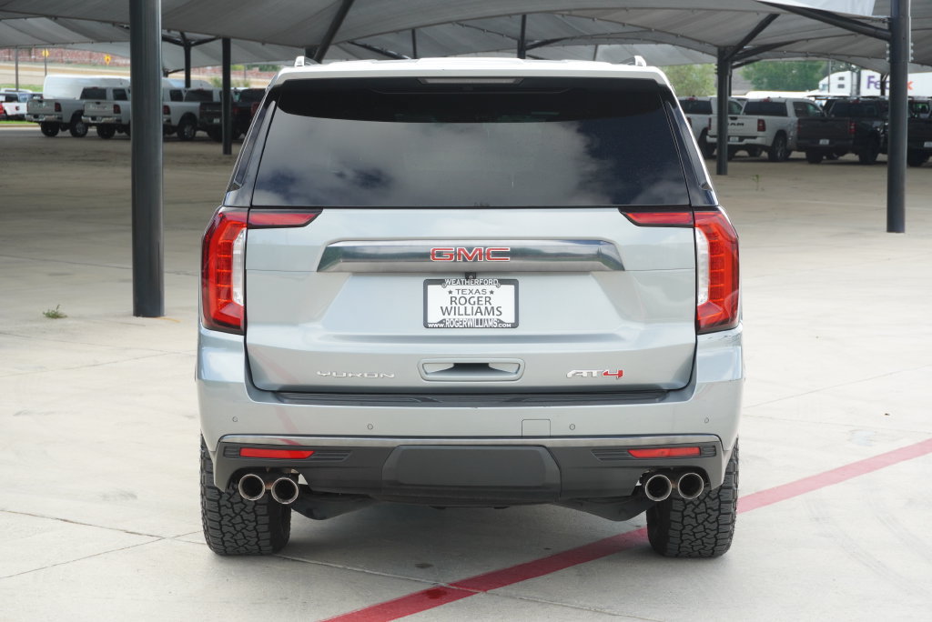 Used 2024 GMC Yukon XL AT4 w/ AT4 Premium Package AWD/4WD image 4